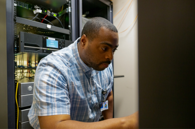 It auditor investigating hardware